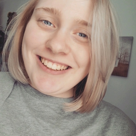 Meet your Posher, Julie - Picture 1 of 1